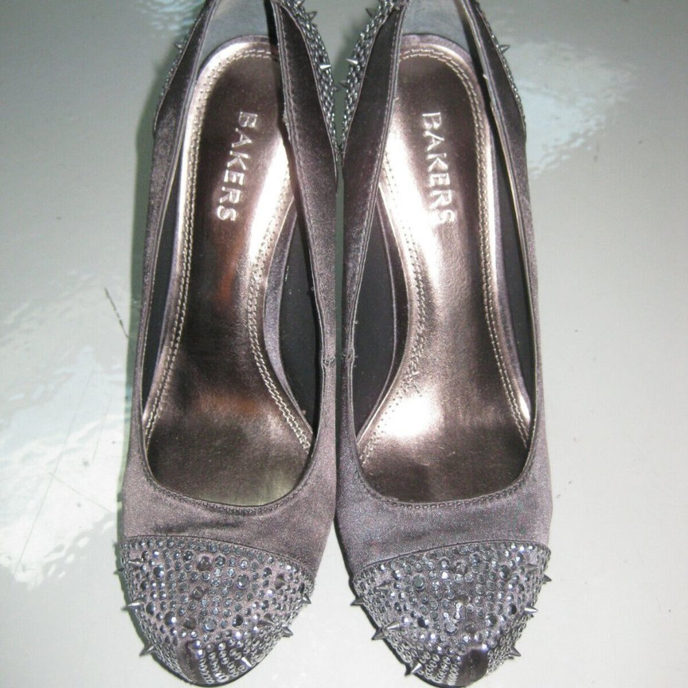Bakers Vice Gray Silver Studs Spikes Embellished High Heel Pumps Size 8 Satin